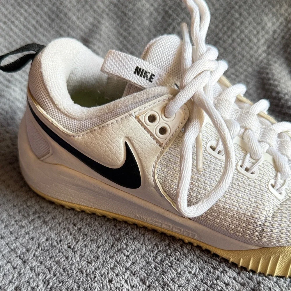 Nike Zoom Hyperspeed Court Volleyball Shoes White Black‎ Womans sz 5
